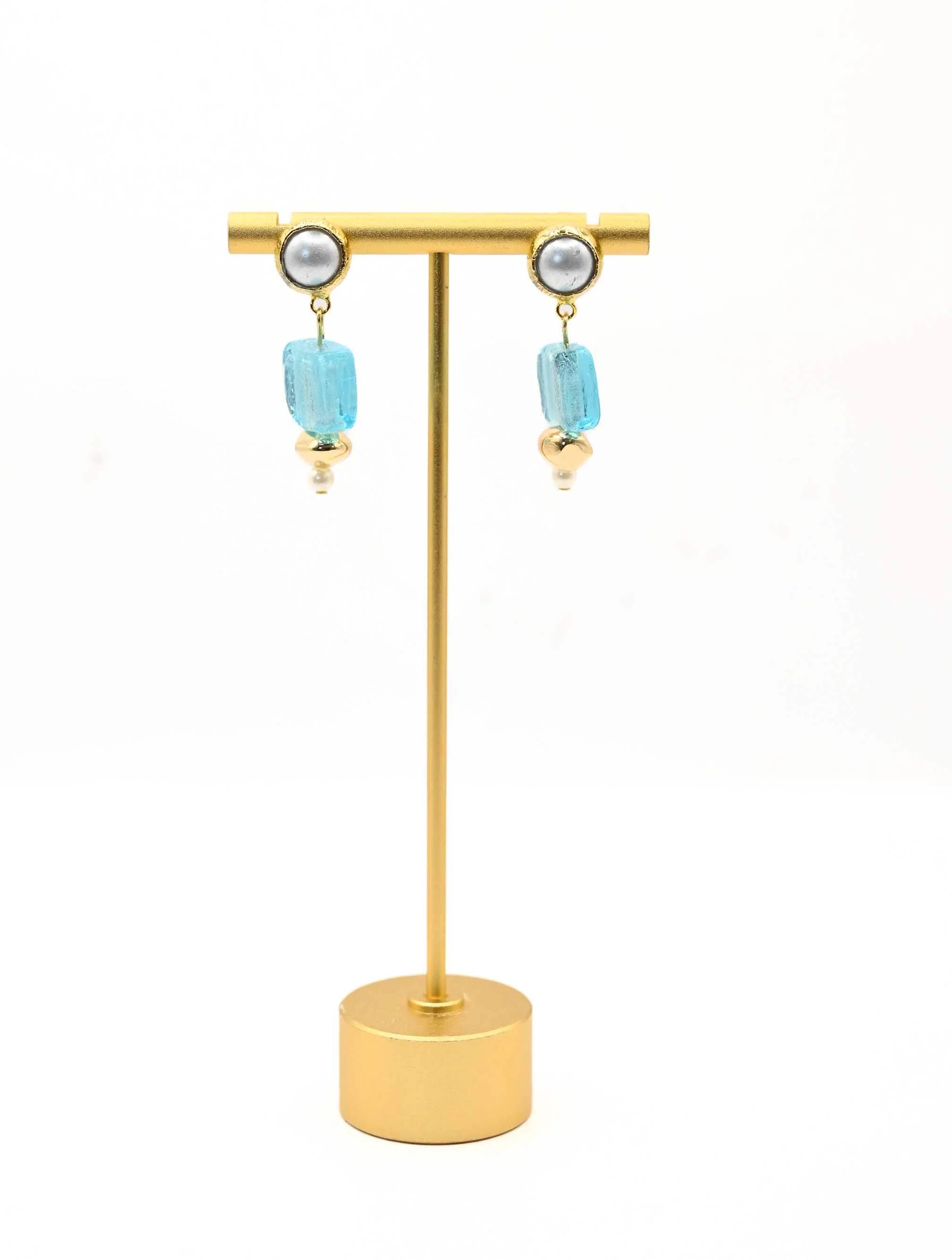 Pinch of Pearl Earrings - Image 3