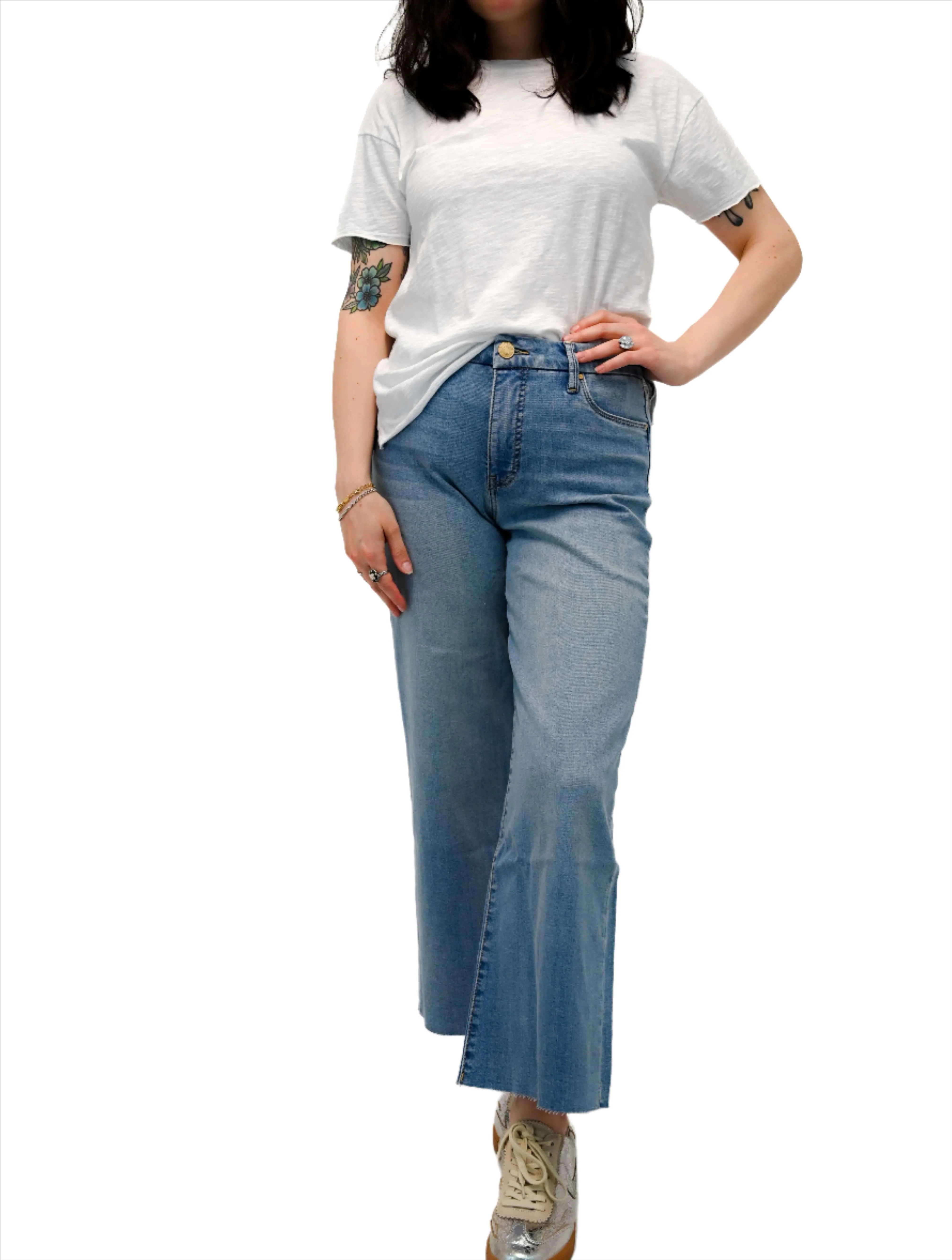 Short Sleeve Swing Hem Crewneck Tee in White - Image 4