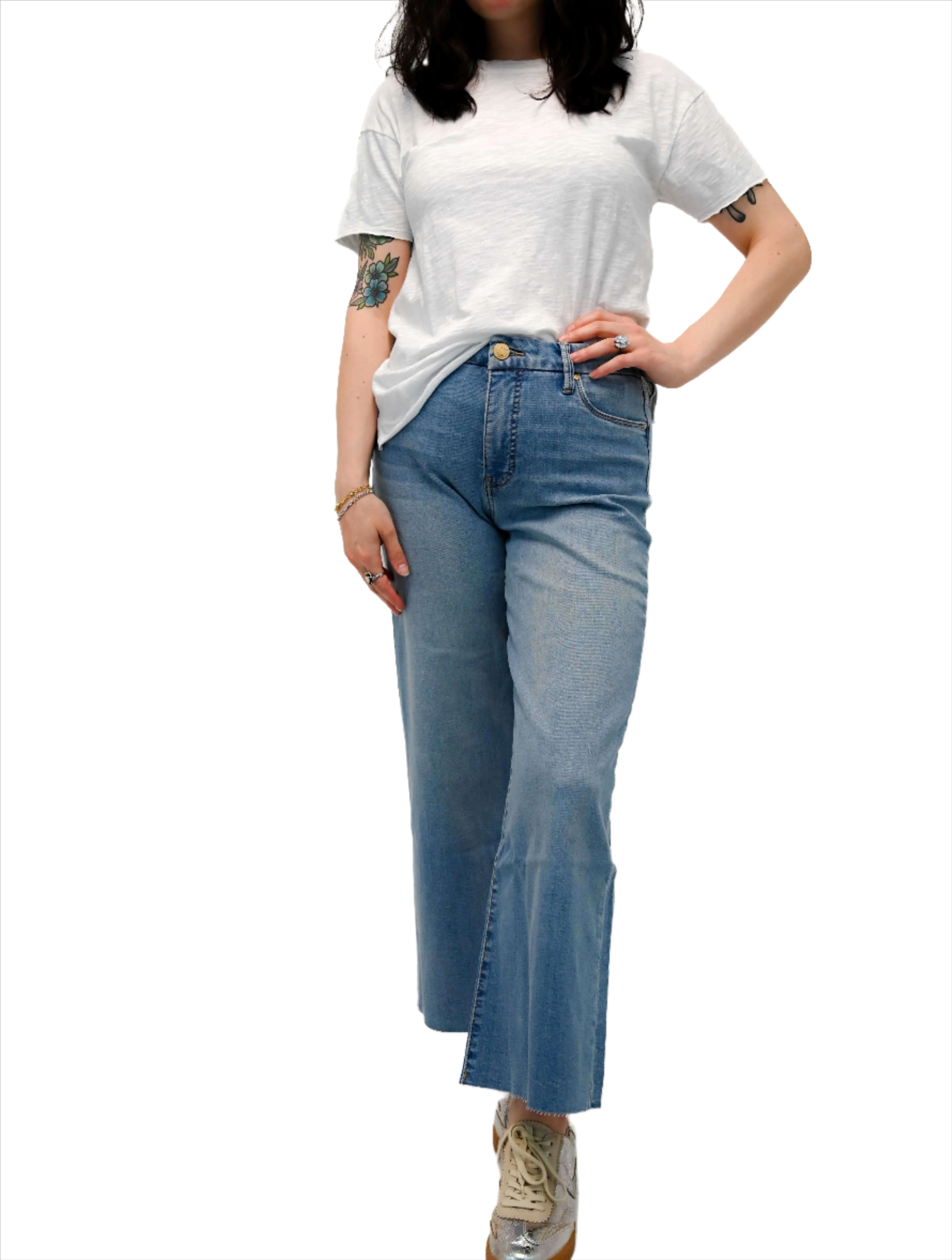 Short Sleeve Swing Hem Crewneck Tee in White - Image 5